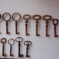 Diciotto Chiavi Antiche di Mobili dei primi del900