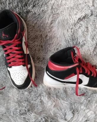 Nike Air Jordan 1 Mid "Gym Red"