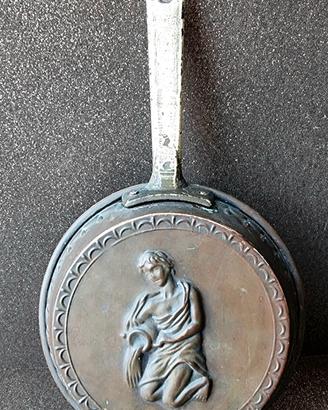 Padella vintage in rame ~15 cm con rilievo antico