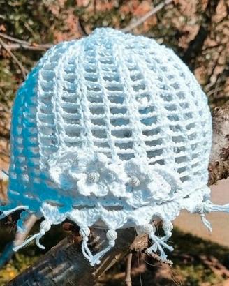 Cappellino donna all'uncinetto handmade con perl