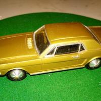 Ford Mustang 1:43