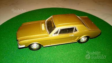 Ford Mustang 1:43