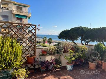 Appartamento 125mq vista mare a 50 metri dal mare