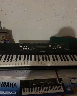 Pianola yamaha Ez-200 tasti luminosi