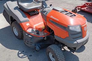 TRATTORINO HUSQVARNA TC138
