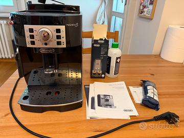 De’Longhi Magnifica S  – decalc. +  accessori incl
