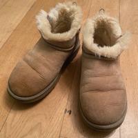 Stivali UGG modello Classic Mini n. 38