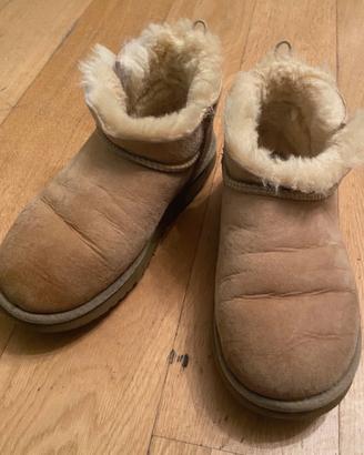 Stivali UGG modello Classic Mini n. 38