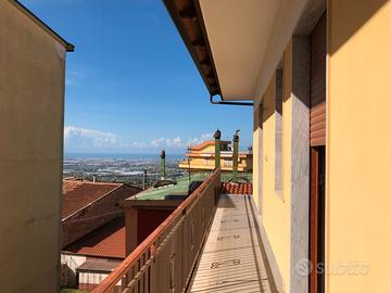 Ampio appartamento con sottotetto e box