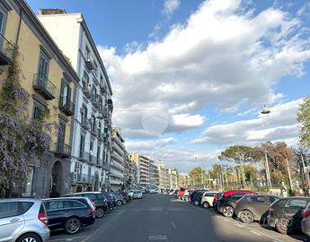4 LOCALI A NAPOLI