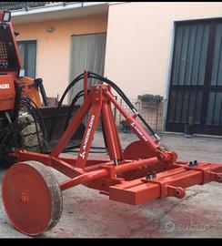 Carrello porta attrezzi agricoli