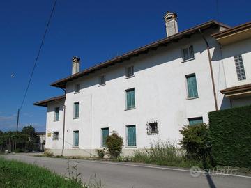 AMPIA CASA CON 4 CAMERE IMMERSA NEL VERDE - OTT...