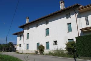 AMPIA CASA CON 4 CAMERE IMMERSA NEL VERDE - OTT...