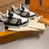 Scarpe Trainer Louis Vuitton bianche e nere