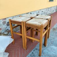 Sgabelli legno e paglia