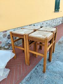 Sgabelli legno e paglia