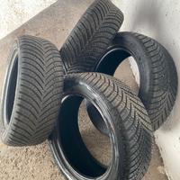 Set di pneumatici 4 stagioni