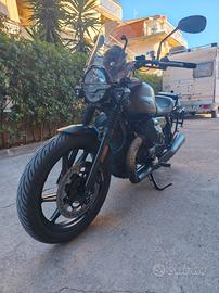 moto Guzzi v7 Stone 