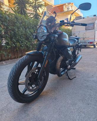 moto Guzzi v7 Stone 