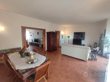 Attico con p.auto riservato e vista mare T.Natale