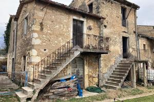 CASA SEMINDIPENDENTE A ISOLA DEL LIRI