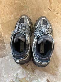 scarpe grigie