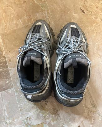 scarpe grigie