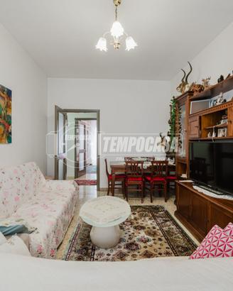 "Centro storico" - AMPIO 2 LOCALI OLTRE SERVIZI 