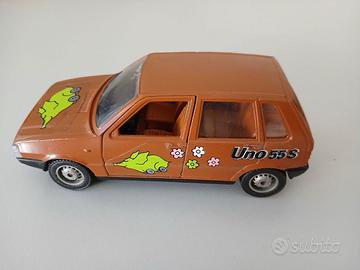 Fiat Uno 55S Hot Wheels 1:25 no Politoys-Mebetoys.