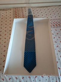 Cravatta in 100% Pura Seta -  A scacchi blu/nera
