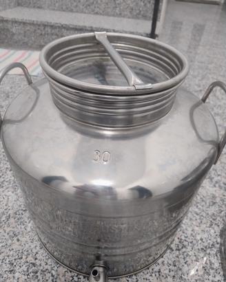 N° 2 fusti per olio da 30 litri con rubinetto. 
