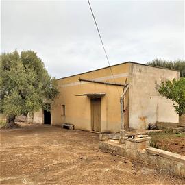 Complesso di trulli e lamie