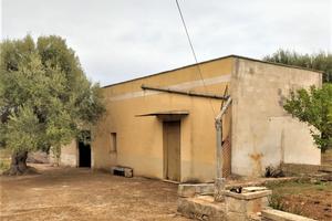 Complesso di trulli e lamie