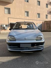 Fiat 600 azzurra