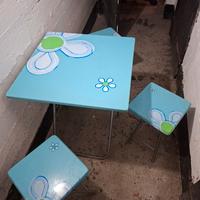 Set giardino: Tavolino a fiori e  Sgabelli