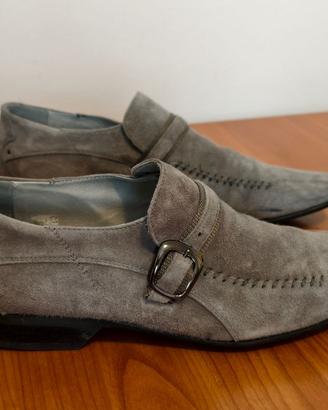 Eleganti scarpe grigie in camoscio