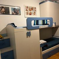 Cameretta ragazzo a ponte tre posti letto