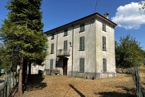 Rustico / Casale di 250 m² con più di 5 locali e b