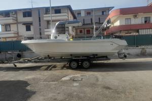 Barca a motore semicabinata