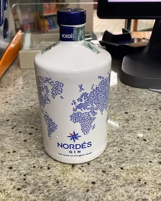 Bottiglia Gin Nordes vuota