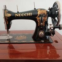 macchina da cucire antica Necchi 