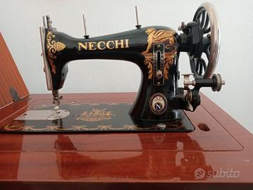 macchina da cucire antica Necchi 