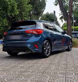 FORD FOCUS BERLINA ST LINE