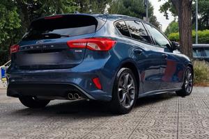 FORD FOCUS BERLINA ST LINE