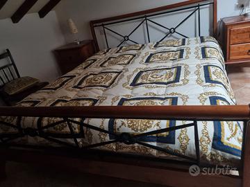 letto in ferro battuto con comodini in massello