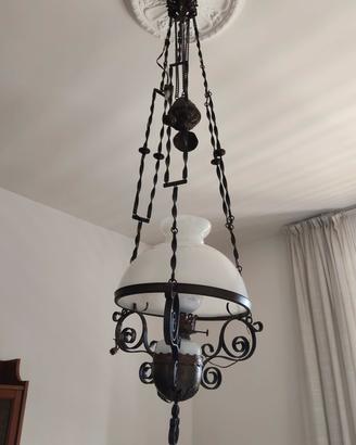 Lampadario in ferro battuto 