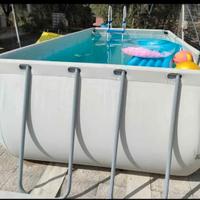 piscina con scala