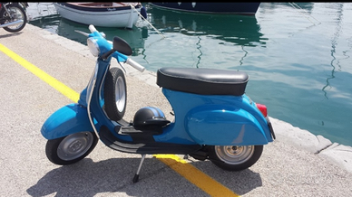 Vespa Piaggio epoca 50R faro tondo