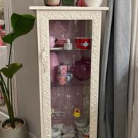 Vetrinetta con ruote restaurata