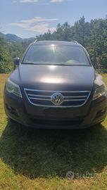 Tiguan nero opaco incidentato